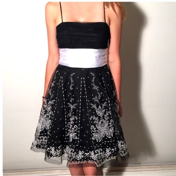 Blondie Nites Black/White Embellished Formal Dress - Picture 2 of 5